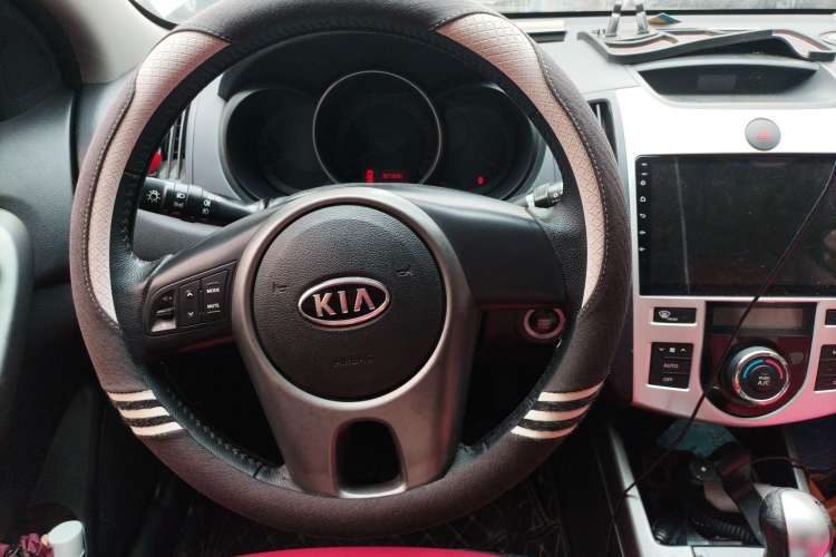 Used Kia Forte 2011 1.6L AT Premium Steering Wheel