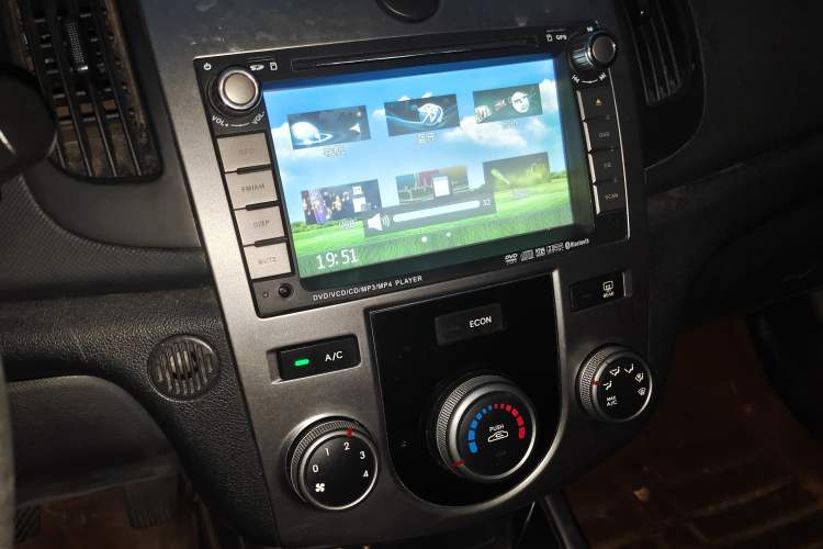 Used Kia Forte 2011 1.6L MT GL Audio And AC Panel