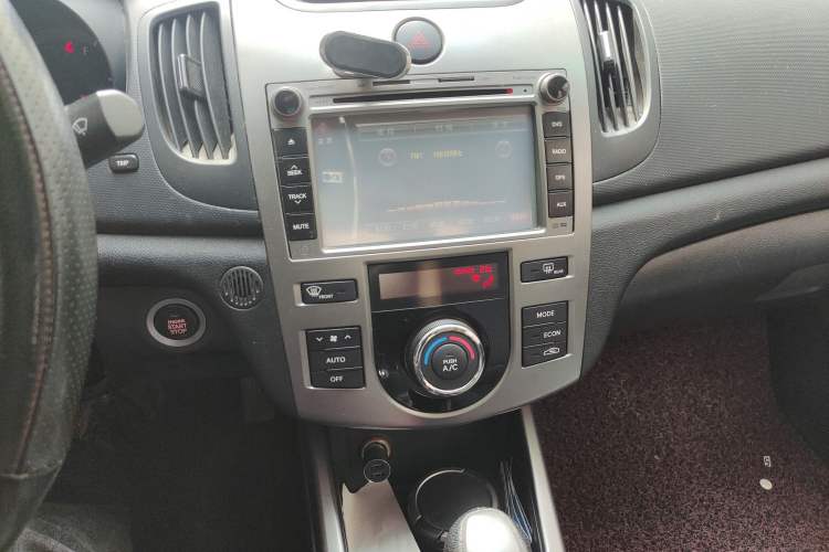 Used Kia Forte 2011 1.6L AT Premium Audio And AC Panel