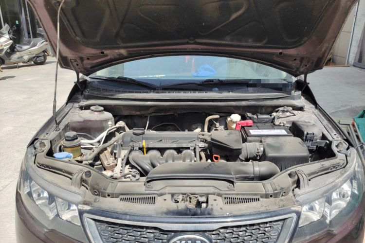 Used Kia Forte 2011 1.6L AT Premium Engine Bay