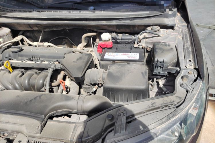 Used Kia Forte 2011 1.6L AT Premium Engine Bay Left