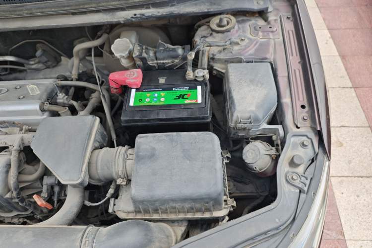 Used Kia Forte 2011 1.6L AT Premium Engine Bay Left
