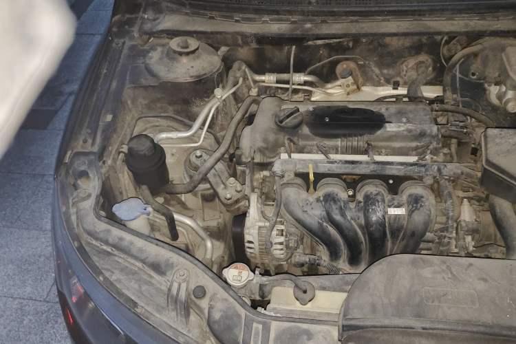 Used Kia Forte 2011 1.6L MT GL Engine Bay Right