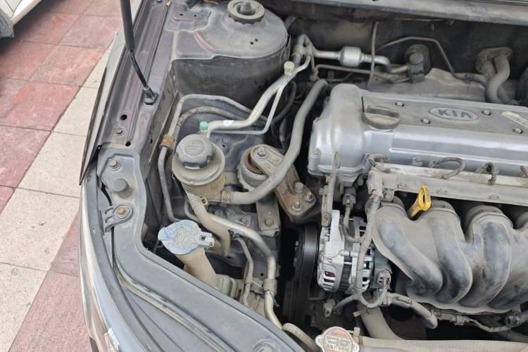 Used Kia Forte 2011 1.6L AT Premium Engine Bay Right