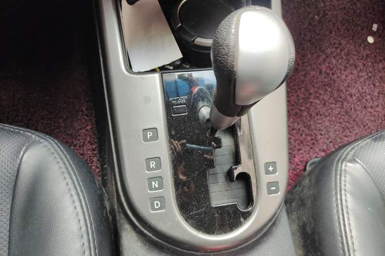 Used Kia Forte 2011 1.6L AT Premium Gear Lever