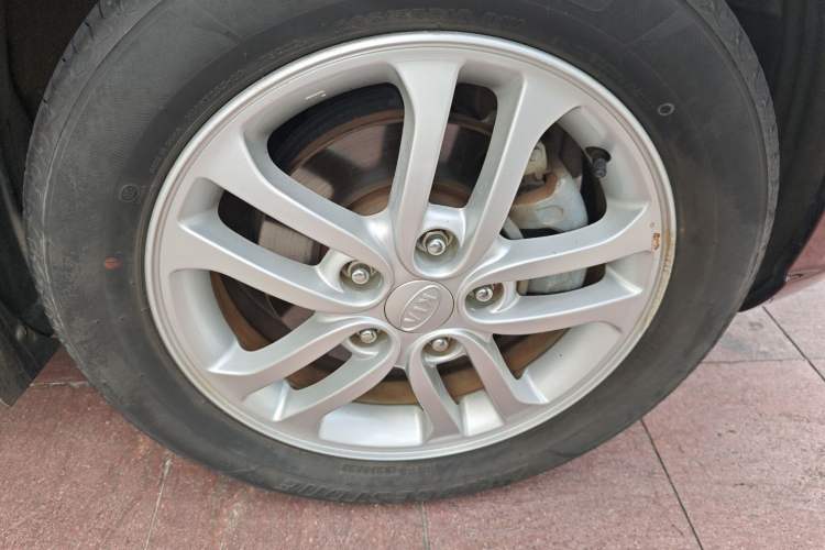 Used Kia Forte 2011 1.6L AT Premium Right Front Wheel Hub