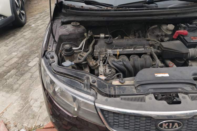 Used Kia Forte 2011 1.6L AT GL Engine Bay Right