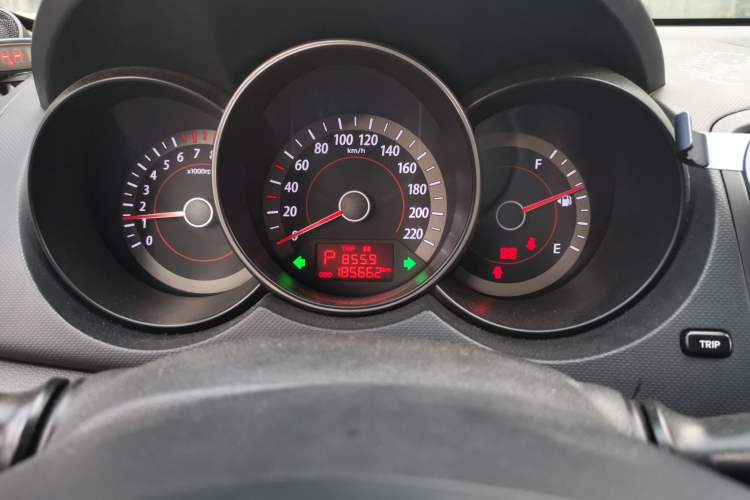 Used Kia Forte 2011 1.6L AT GL Odometer Close Up