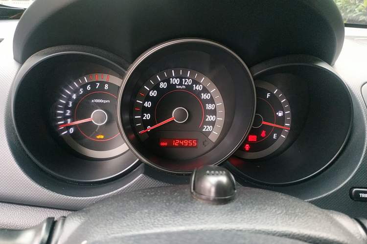 Used Kia Forte 2011 1.6L MT GL Odometer Close Up