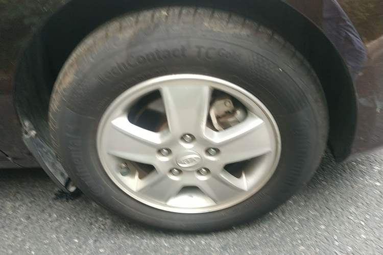 Used Kia Forte 2011 1.6L MT GL Right Front Wheel Hub