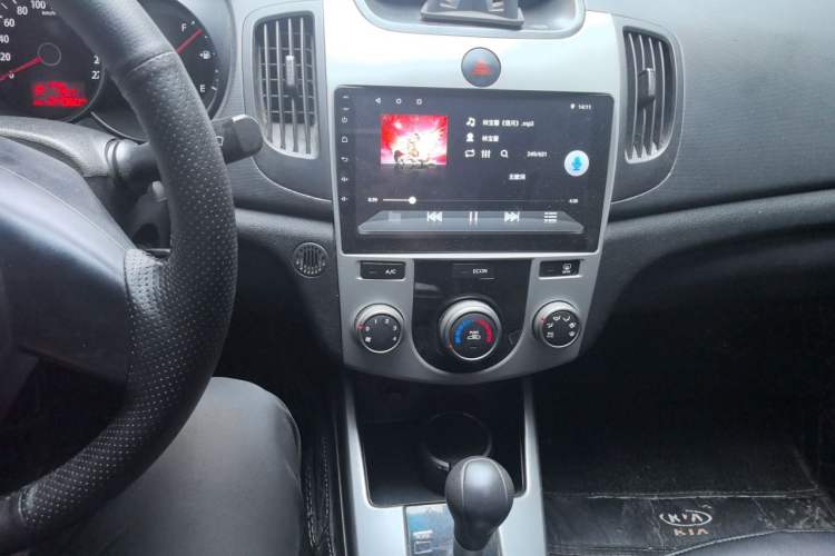 Used Kia Forte 2011 1.6L AT GL Audio And AC Panel