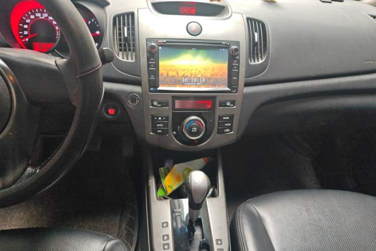 Used Kia Forte 2011 1.6L AT Premium Audio And AC Panel