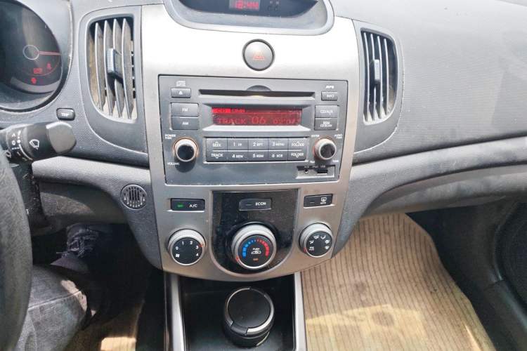 Used Kia Forte 2011 1.6L MT GL Audio And AC Panel