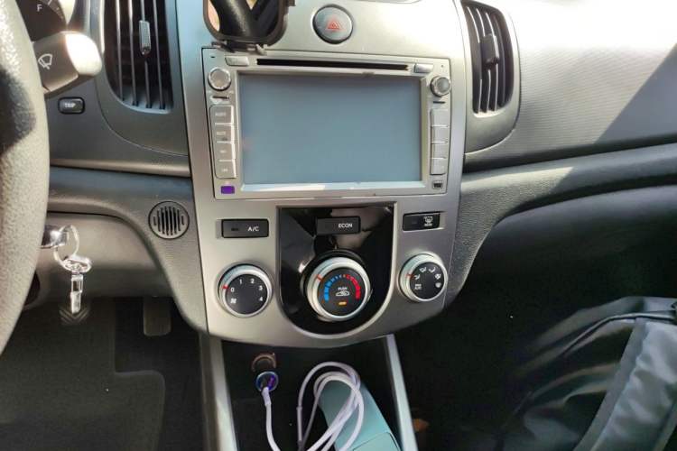 Used Kia Forte 2011 1.6L MT GL Audio And AC Panel