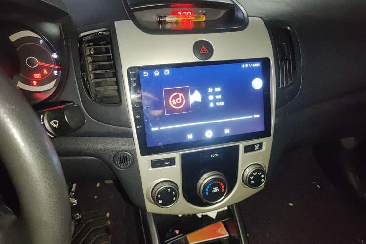Used Kia Forte 2011 1.6L AT GL Audio And AC Panel
