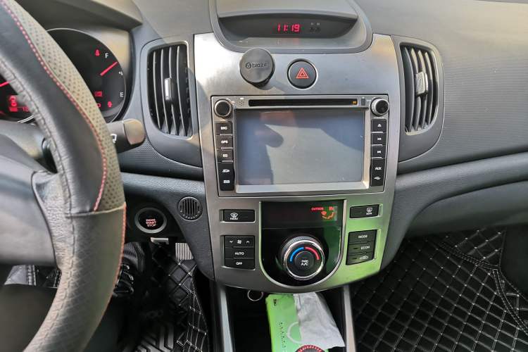 Used Kia Forte 2011 1.6L AT Premium Audio And AC Panel