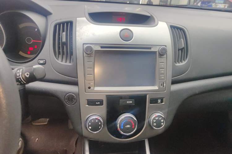 Used Kia Forte 2011 1.6L AT GL Audio And AC Panel