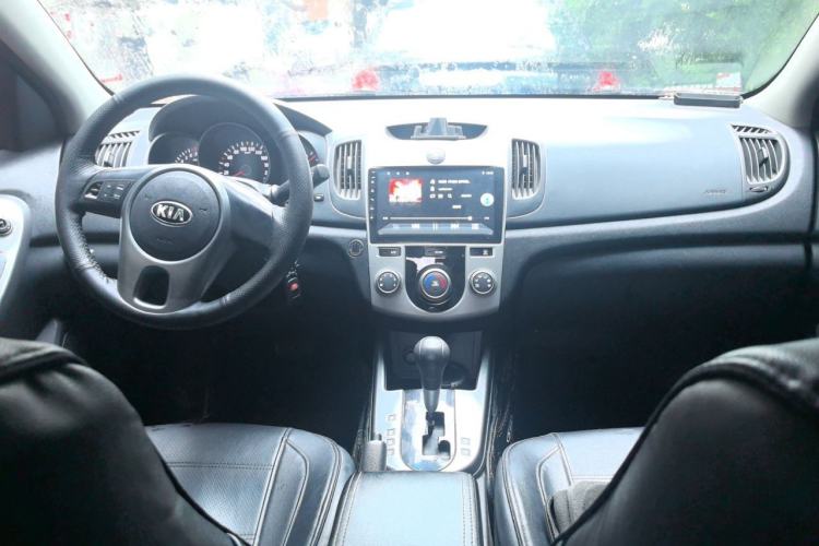 Used Kia Forte 2011 1.6L AT GL Center Console