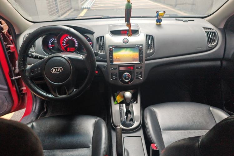 Used Kia Forte 2011 1.6L AT Premium Center Console