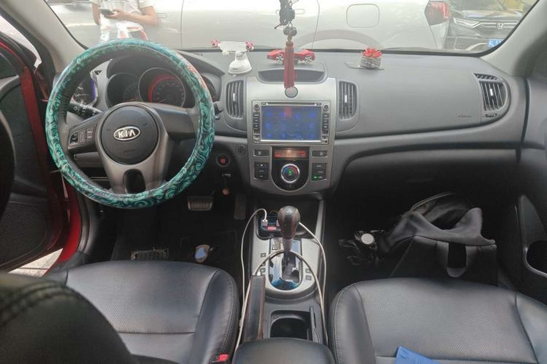 Used Kia Forte 2011 1.6L AT Premium Center Console
