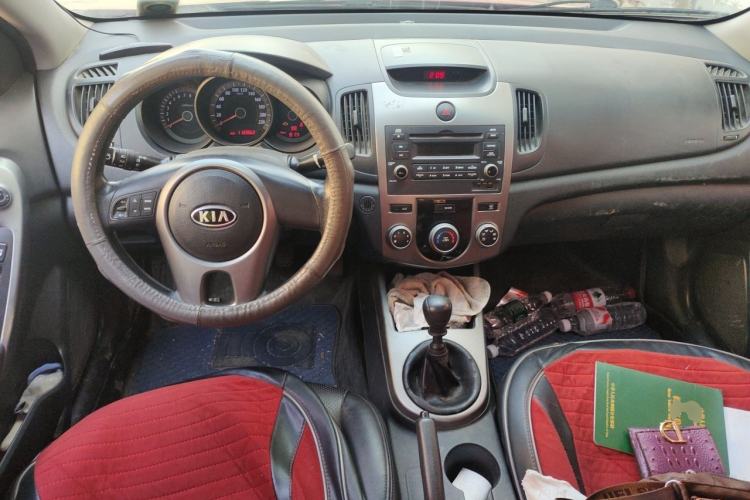 Used Kia Forte 2011 1.6L MT GL Center Console