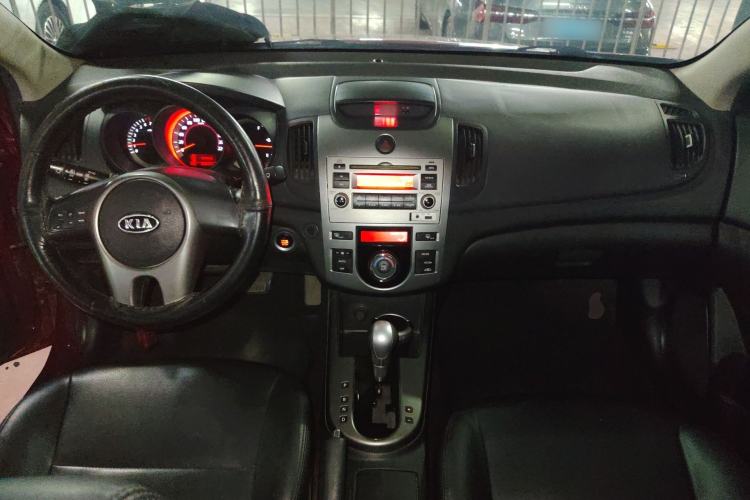 Used Kia Forte 2011 1.6L AT Premium Center Console