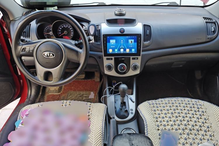 Used Kia Forte 2011 1.6L AT GL Center Console