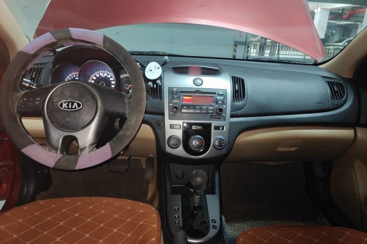 Used Kia Forte 2011 1.6L AT Premium Center Console