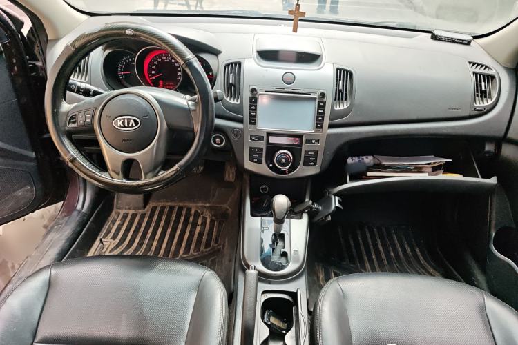 Used Kia Forte 2011 1.6L AT Premium Center Console