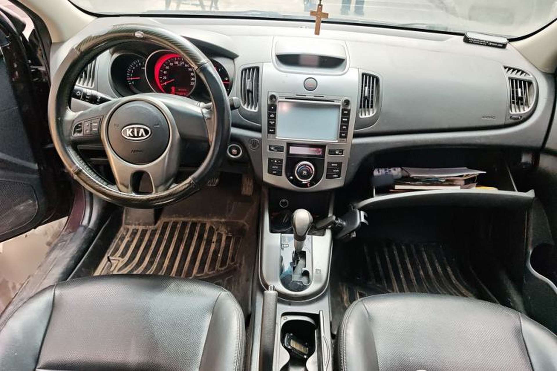 Used Kia Forte 2011 1.6L AT Premium Center Console