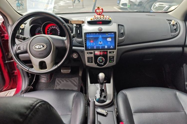 Used Kia Forte 2011 1.6L AT Premium Center Console