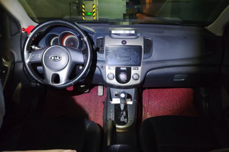 Used Kia Forte 2011 1.6L AT GLS Center Console