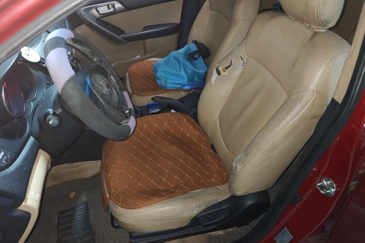 Used Kia Forte 2011 1.6L AT Premium Driver Seat