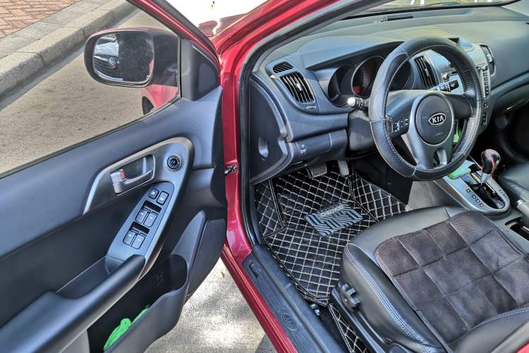Used Kia Forte 2011 1.6L AT Premium Driver Seat