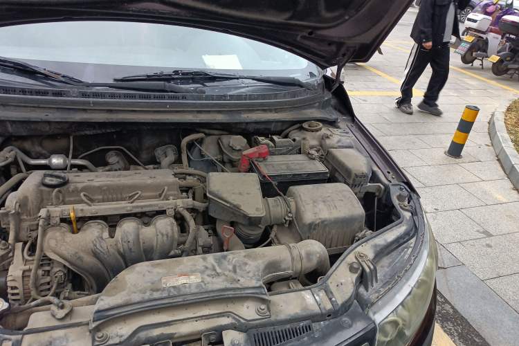 Used Kia Forte 2011 1.6L AT Premium Engine Bay Left