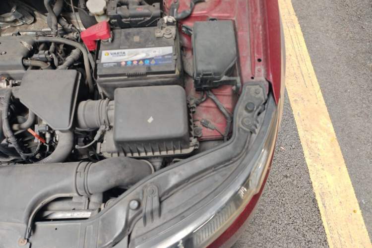 Used Kia Forte 2011 1.6L AT Premium Engine Bay Left