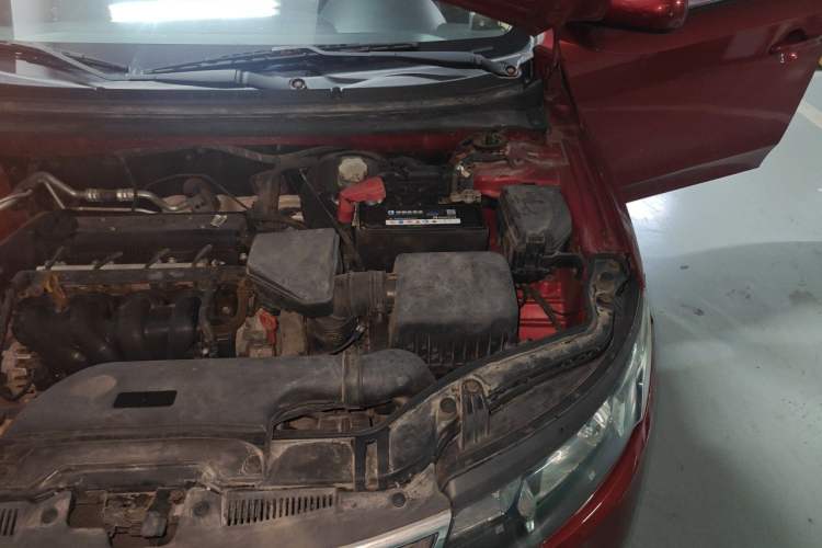 Used Kia Forte 2011 1.6L AT Premium Engine Bay Left