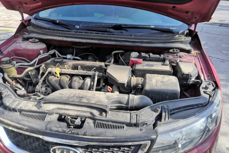 Used Kia Forte 2011 1.6L AT Premium Engine Bay Left