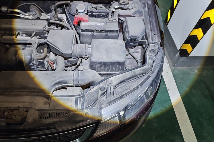Used Kia Forte 2011 1.6L AT Premium Engine Bay Left