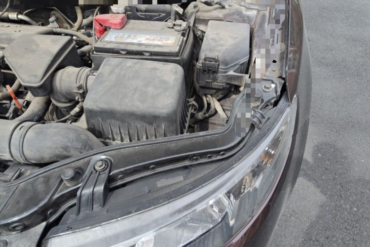 Used Kia Forte 2011 1.6L AT Premium Engine Bay Left