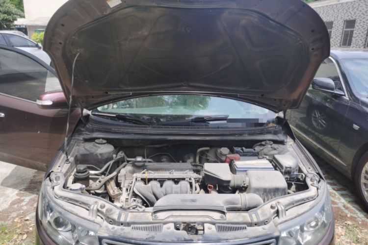 Used Kia Forte 2011 1.6L AT GLS Engine Bay