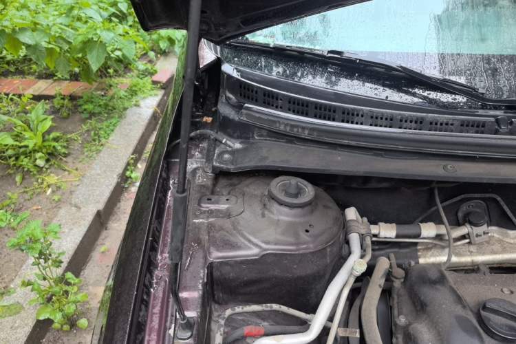 Used Kia Forte 2011 1.6L AT GL Engine Bay Right