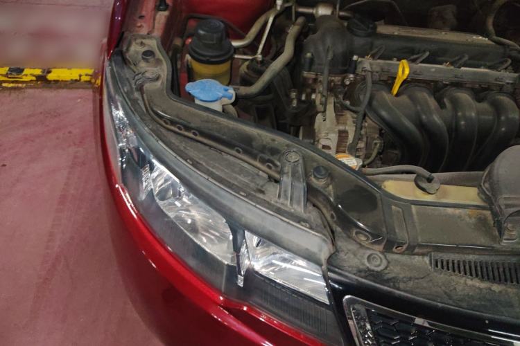 Used Kia Forte 2011 1.6L AT Premium Engine Bay Right