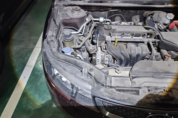 Used Kia Forte 2011 1.6L AT Premium Engine Bay Right