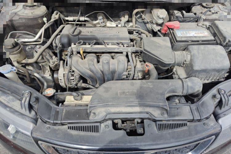 Used Kia Forte 2011 1.6L AT Premium Engine Bay