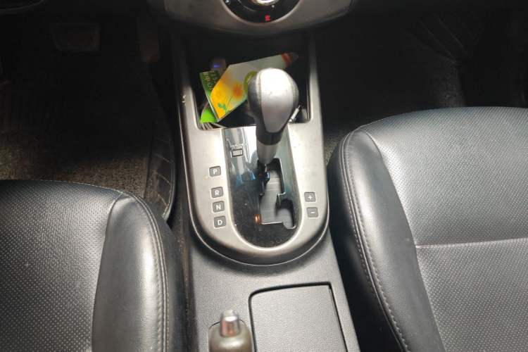 Used Kia Forte 2011 1.6L AT Premium Gear Lever