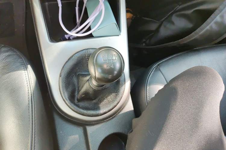 Used Kia Forte 2011 1.6L MT GL Gear Lever