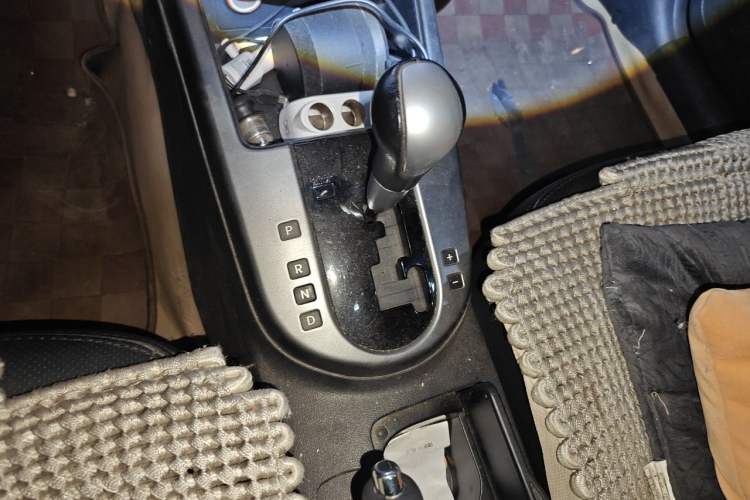 Used Kia Forte 2011 1.6L AT Premium Gear Lever