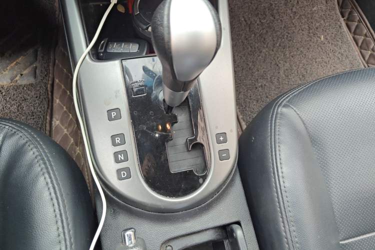 Used Kia Forte 2011 1.6L AT Premium Gear Lever