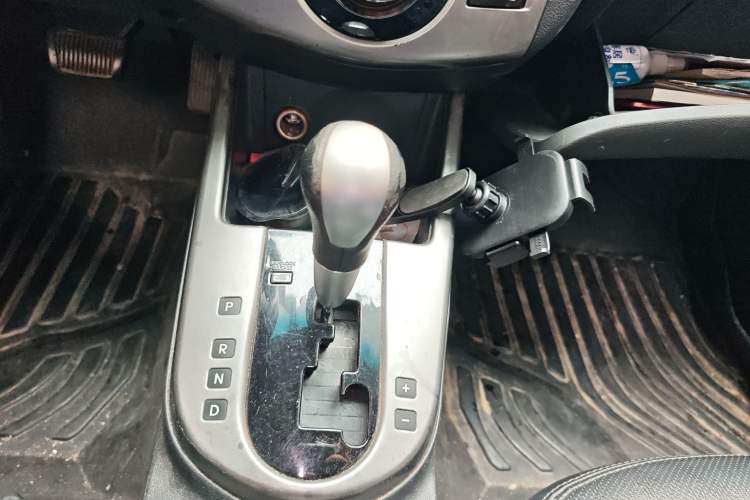 Used Kia Forte 2011 1.6L AT Premium Gear Lever